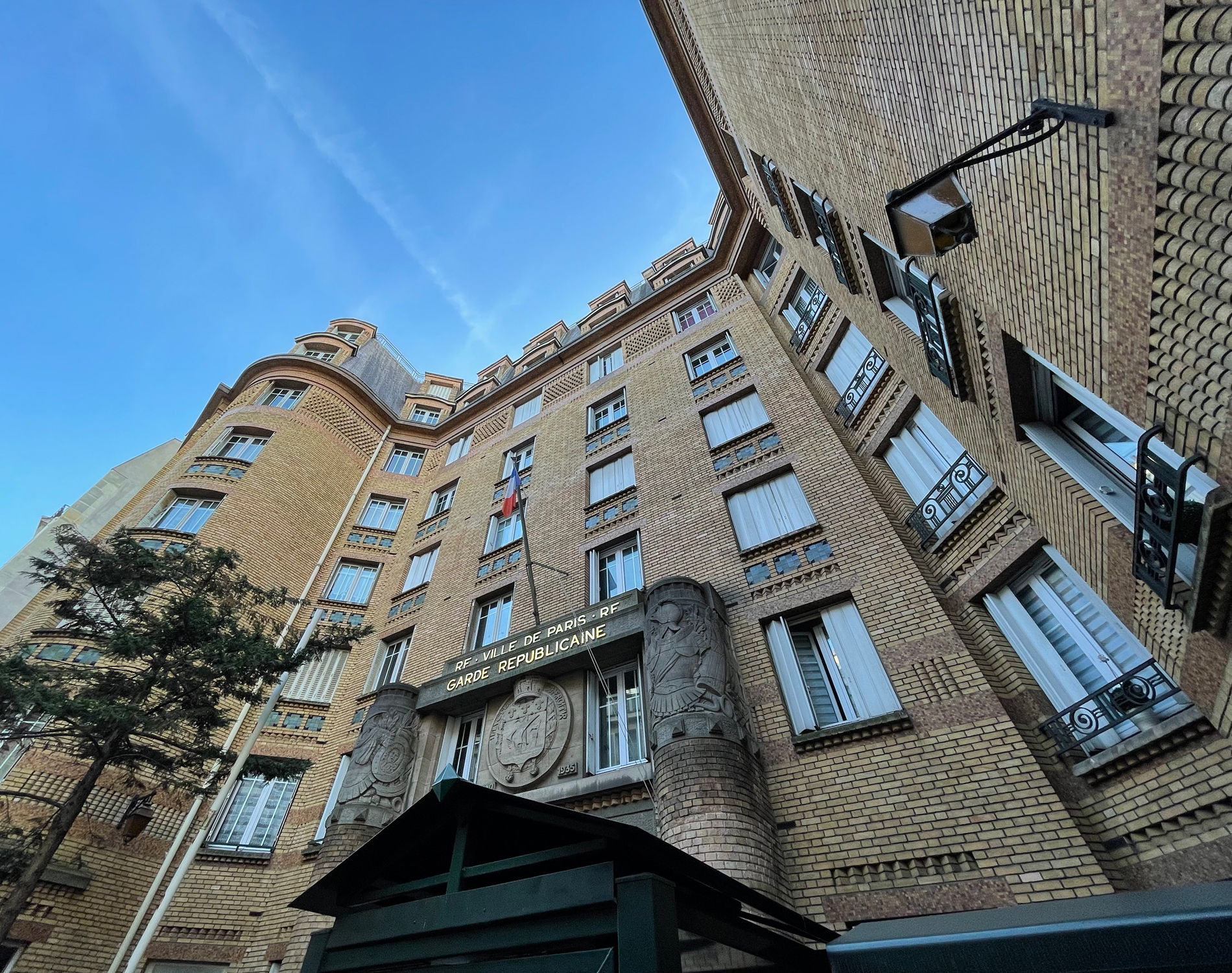 Caserne de la Garde RÃ©publicaine - Paris 7 preview
